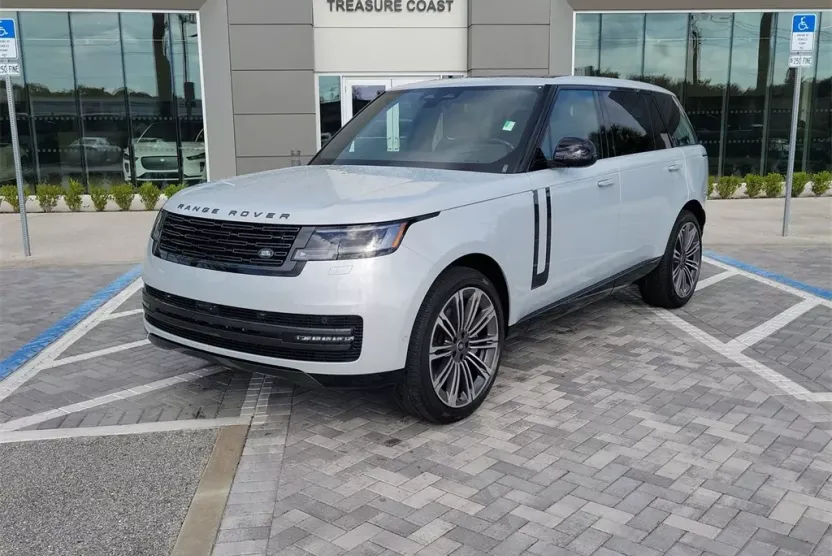 2025 Land Rover Range Rover SE photo 1