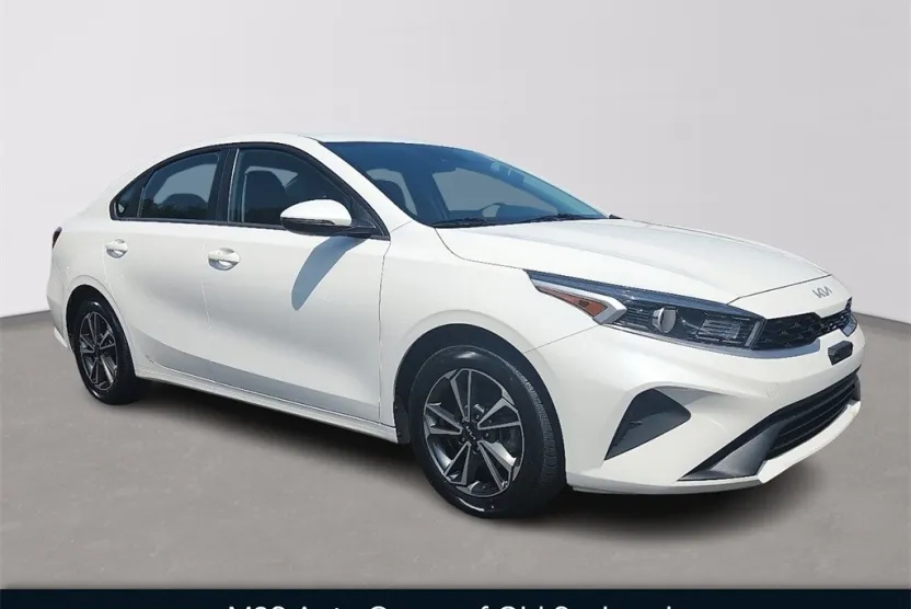 2023 Kia Forte LXS photo 1