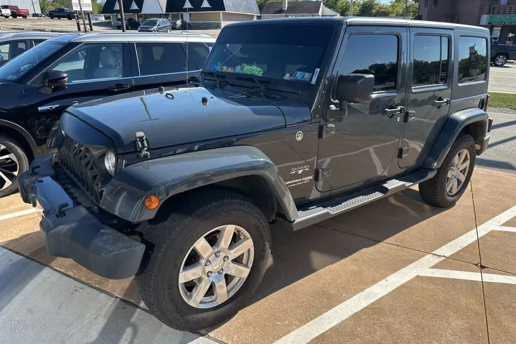 2018 Jeep Wrangler Unlimited Sahara photo 1