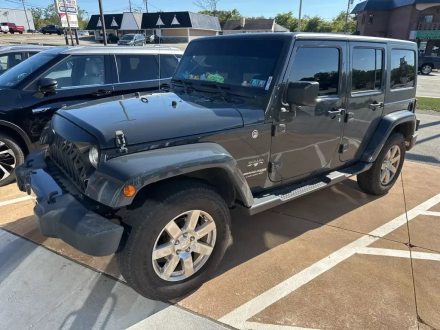 2018 Jeep Wrangler Unlimited Sahara photo 1