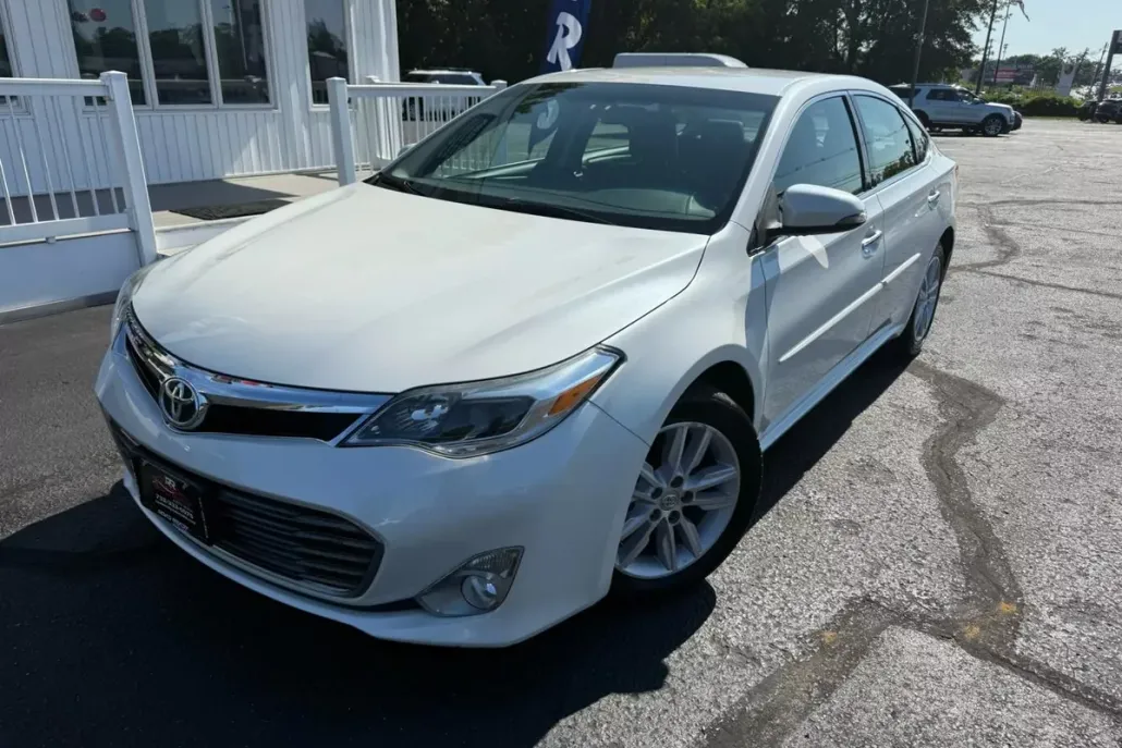 2015 Toyota Avalon XLE photo 1