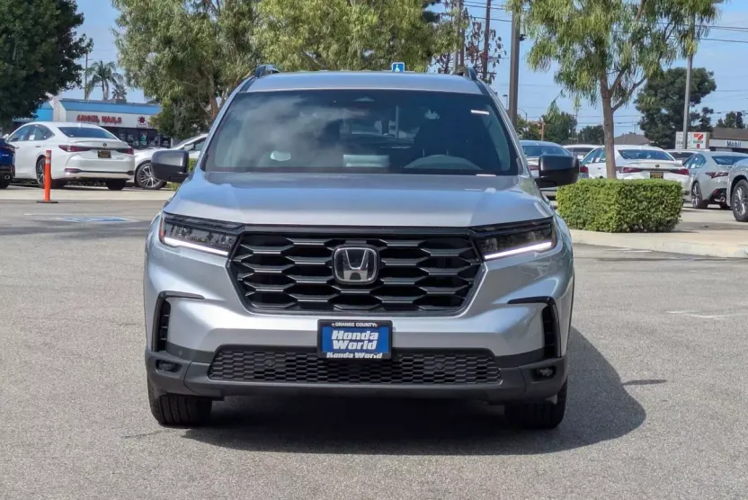 2025 Honda Pilot Sport photo 1