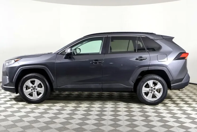 2020 Toyota RAV4 XLE photo 1