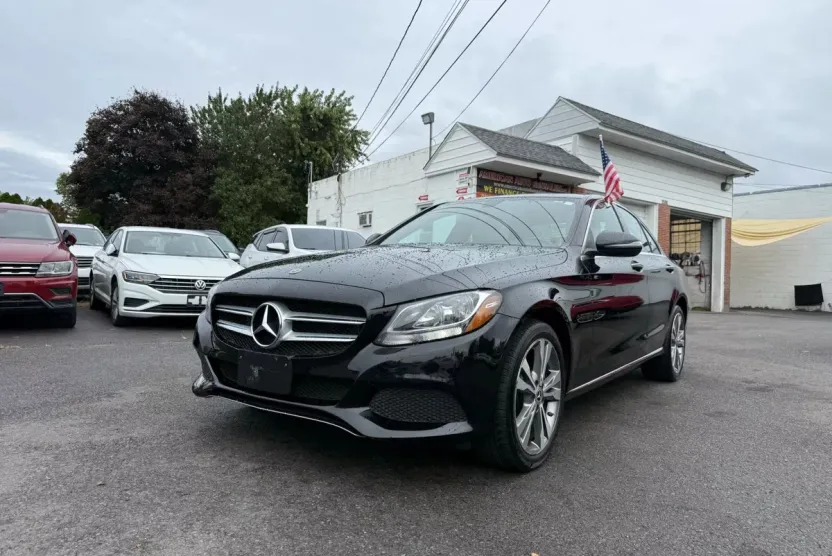 2018 Mercedes Benz C 300 4MATIC Sedan photo 1