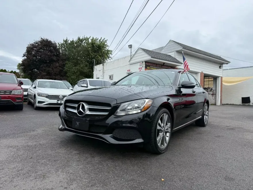 2018 Mercedes Benz C 300 4MATIC Sedan photo 1