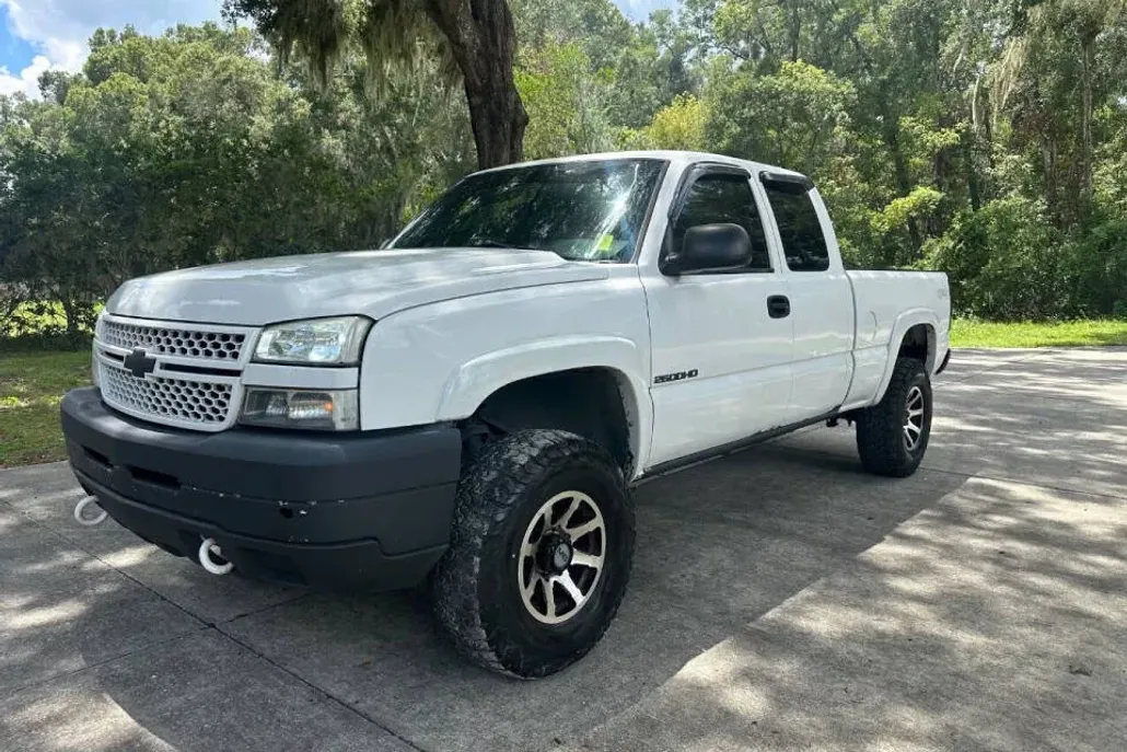 2005 Chevrolet Silverado 2500HD LS photo 1