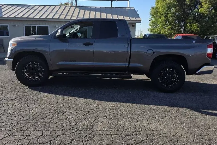 2016 Toyota Tundra Double Cab SR photo 1