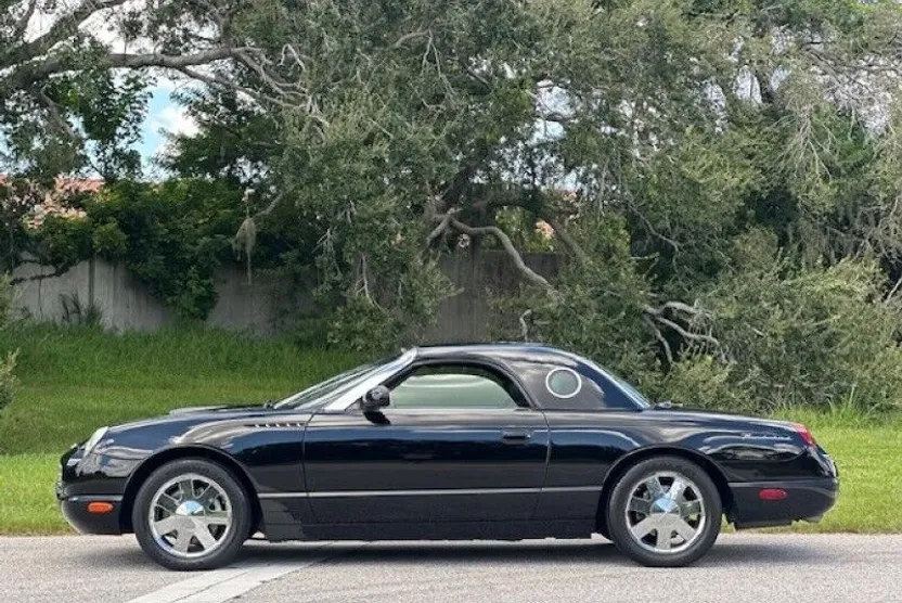 2002 Ford Thunderbird Premium photo 1