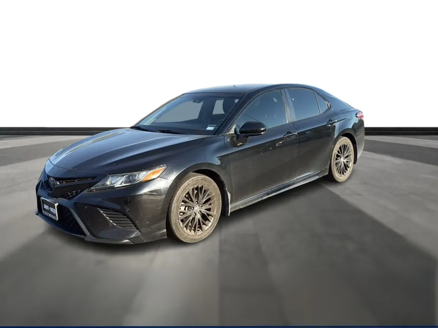 2020 Toyota Camry SE photo 1