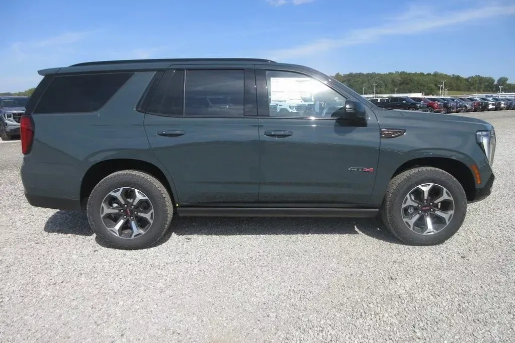 2026 Gmc Yukon AT4 Ultimate photo 1