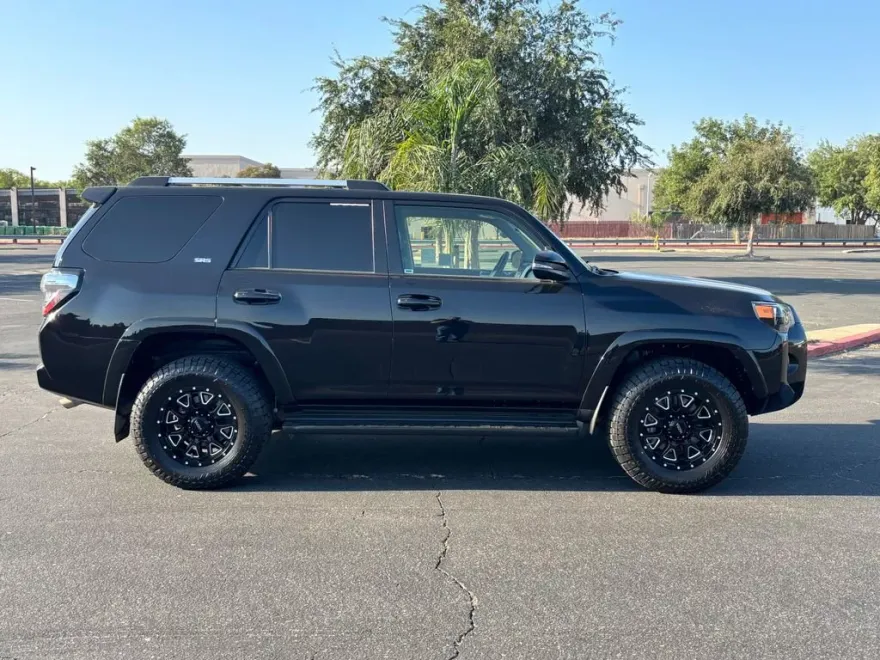 2020 Toyota 4Runner SR5 Premium photo 1