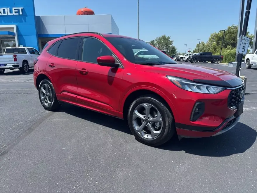 2023 Ford Escape ST-Line Select photo 1