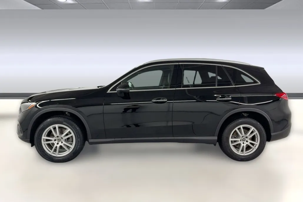 2025 Mercedes Benz GLC 300 photo 1