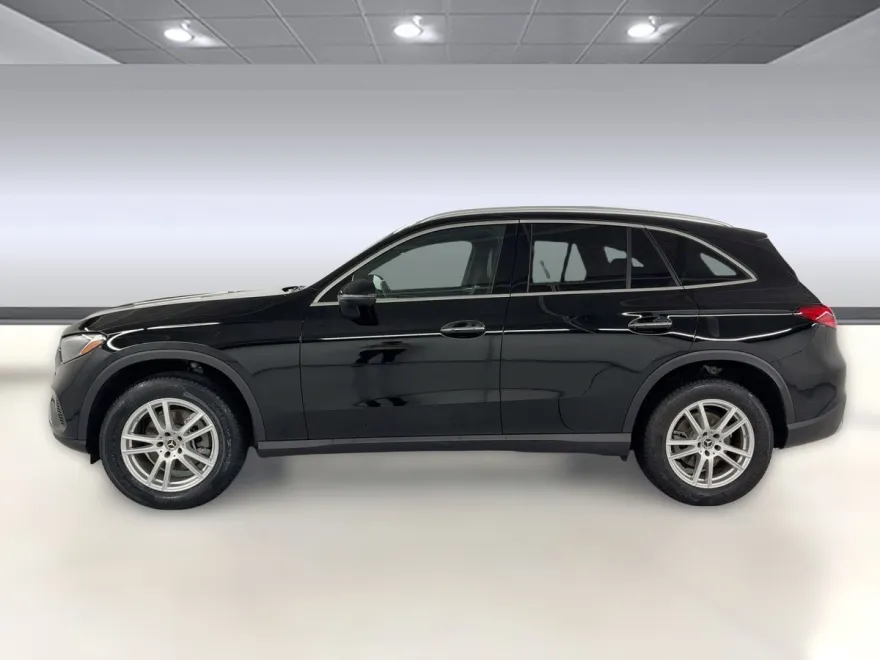 2025 Mercedes Benz GLC 300 photo 1