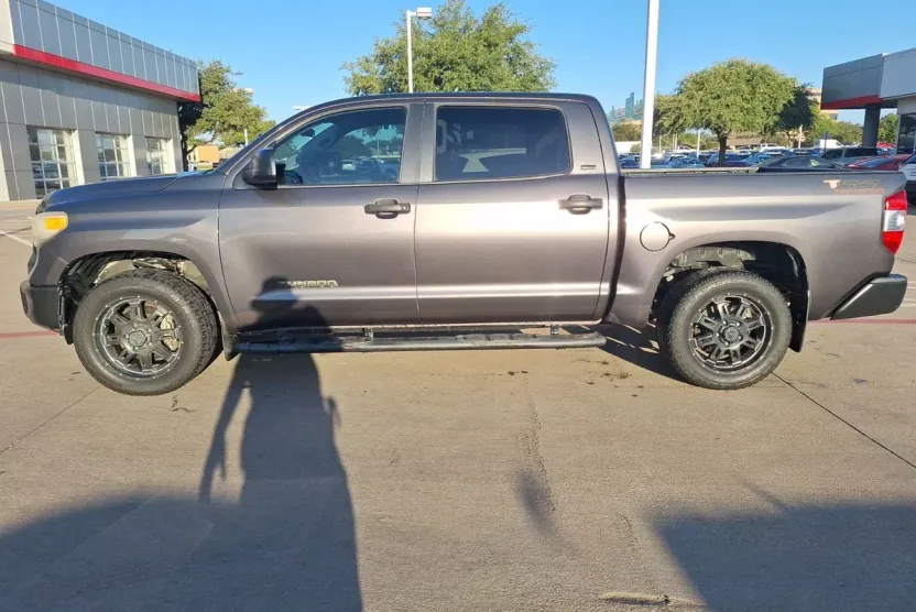 2016 Toyota Tundra SR5 photo 1