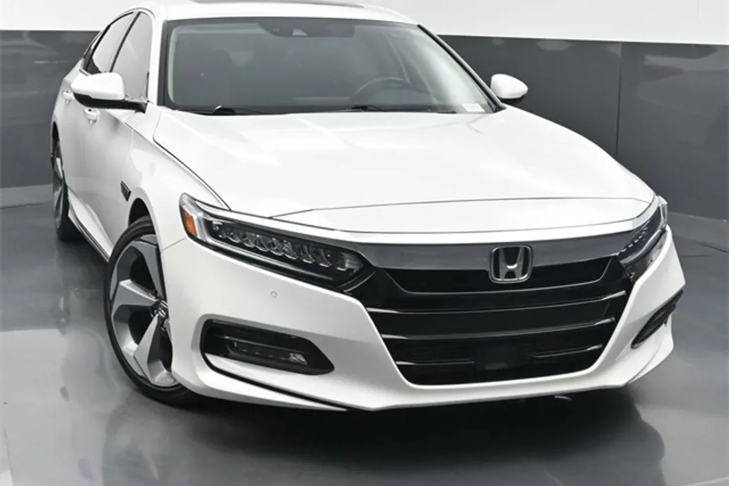 2020 Honda Accord Touring 2.0T photo 1