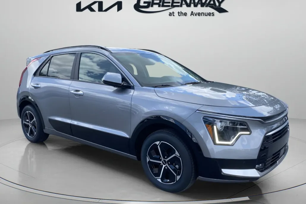2025 Kia Niro SX photo 1