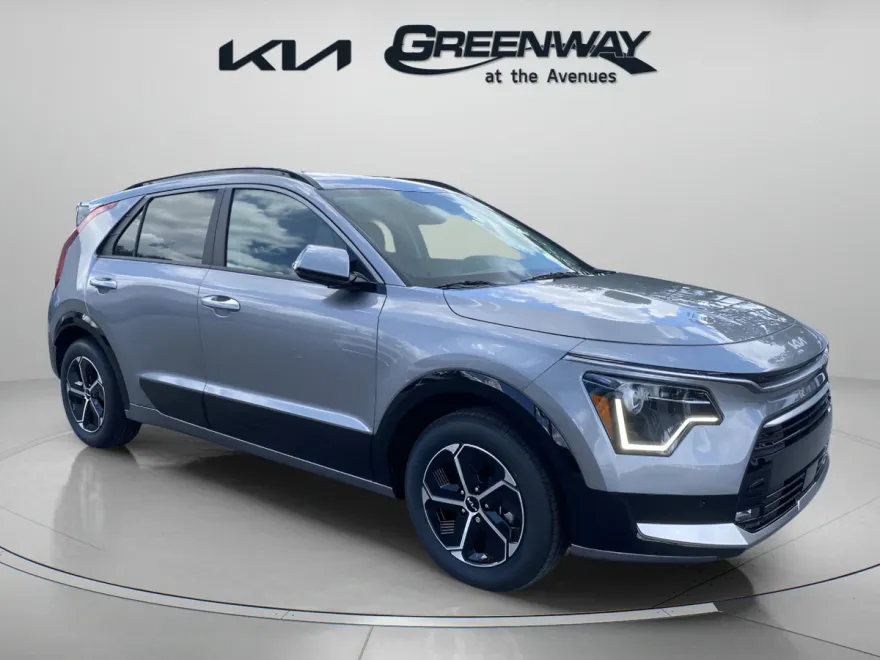 2025 Kia Niro SX photo 1