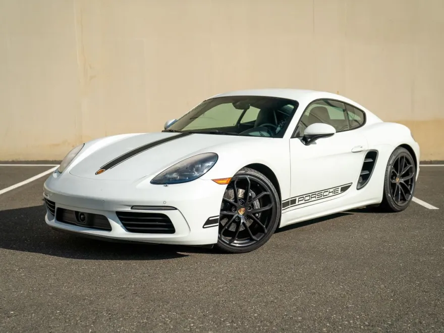 2024 Porsche Cayman photo 1