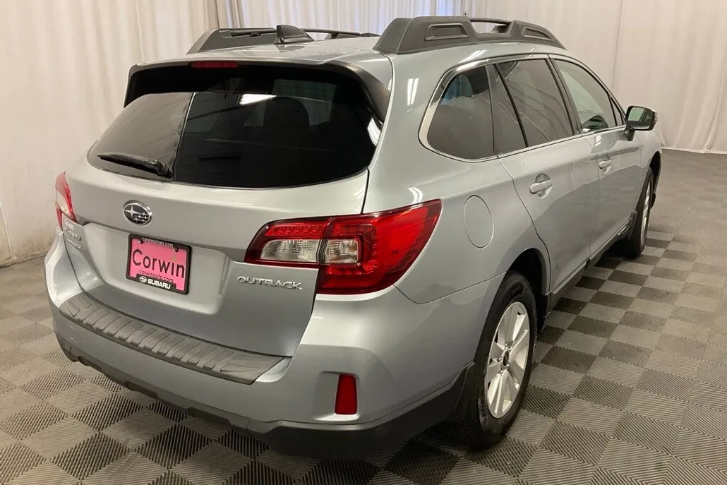 2016 Subaru Outback 2.5i Premium photo 1