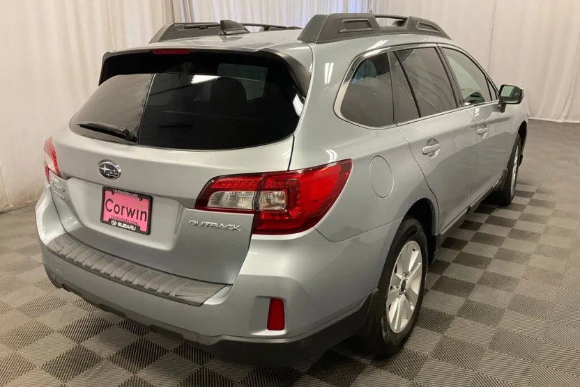 2016 Subaru Outback 2.5i Premium photo 1
