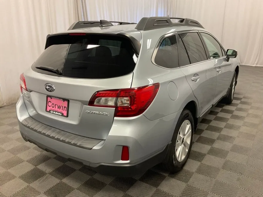 2016 Subaru Outback 2.5i Premium photo 1