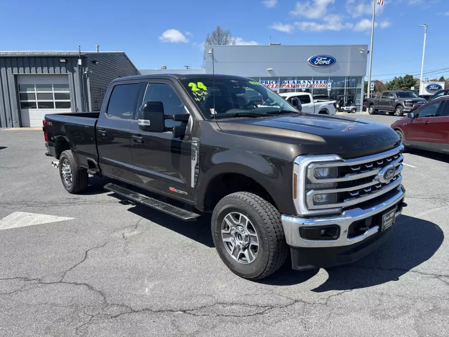 2024 Ford F-350 Lariat photo 1