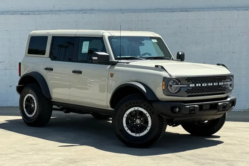 2025 Ford Bronco Badlands photo 1