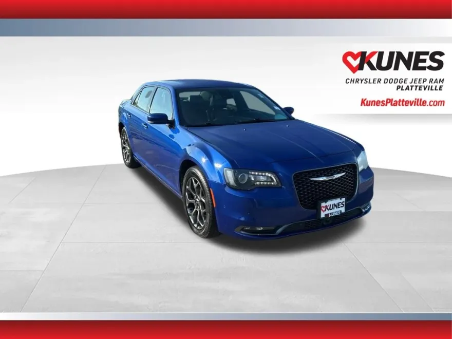 2018 Chrysler 300 S photo 1