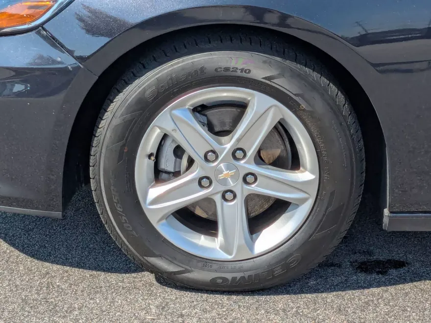 2023 Chevrolet Malibu 1LT photo 1