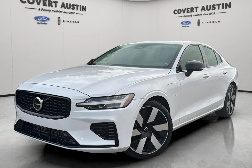 2024 Volvo S60 Recharge T8 Plus photo 1