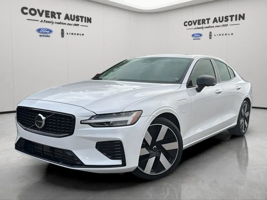2024 Volvo S60 Recharge T8 Plus photo 1