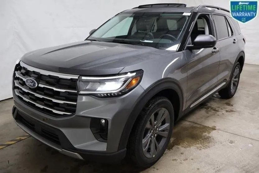 2025 Ford Explorer photo 1