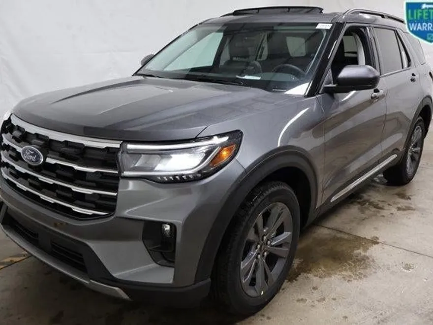 2025 Ford Explorer photo 1