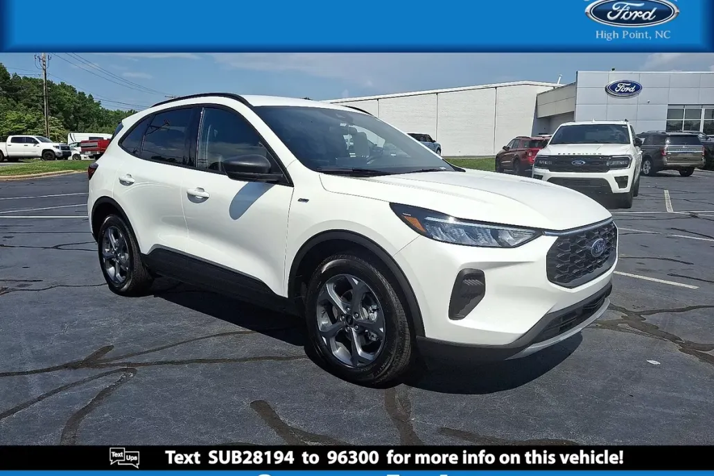 2025 Ford Escape ST-Line photo 1