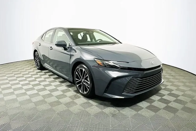 2025 Toyota Camry LE photo 1