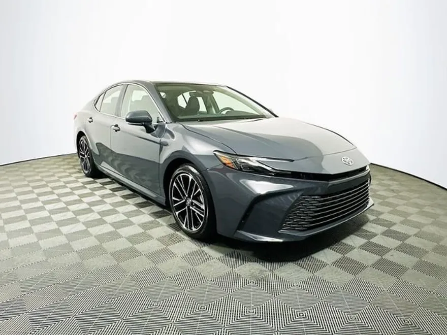 2025 Toyota Camry LE photo 1