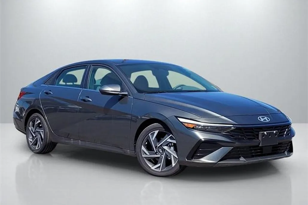 2025 Hyundai Elantra SEL Convenience photo 1