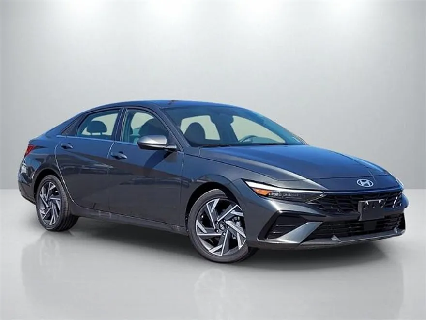 2025 Hyundai Elantra SEL Convenience photo 1
