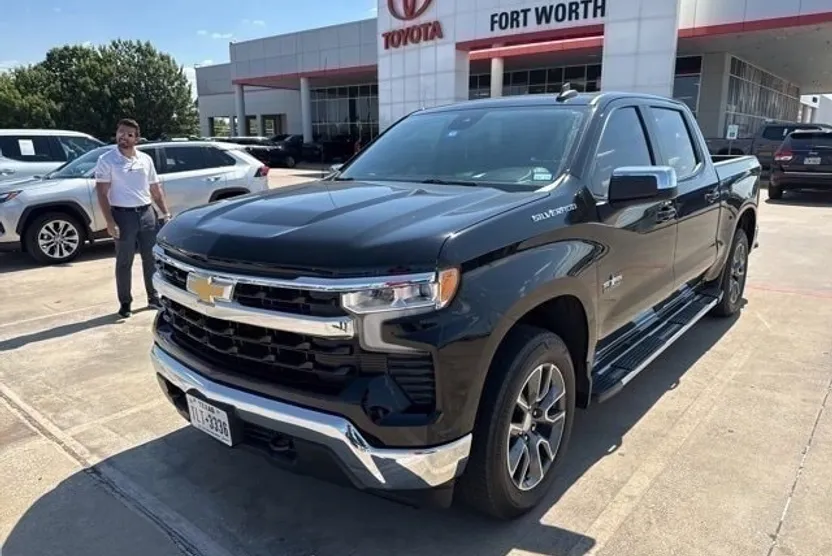 2023 Chevrolet Silverado 1500 LT photo 1