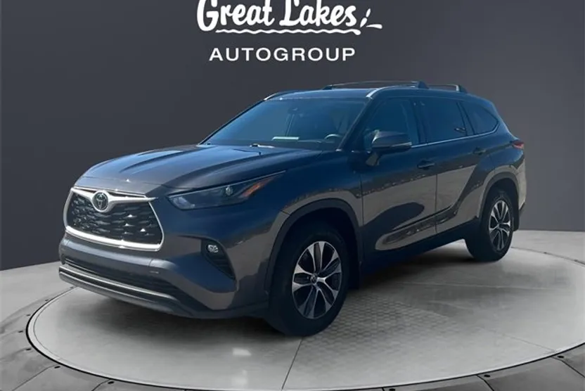 2022 Toyota Highlander XLE photo 1