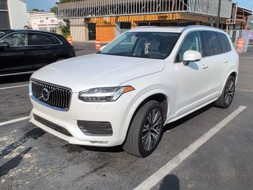 2022 Volvo XC90 T6 Momentum photo 1