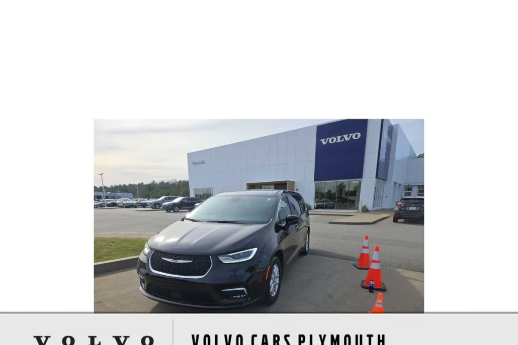 2024 Chrysler Pacifica Touring L photo 1
