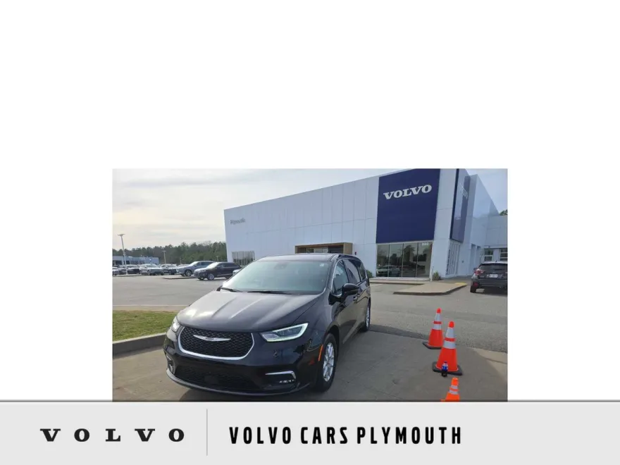 2024 Chrysler Pacifica Touring L photo 1