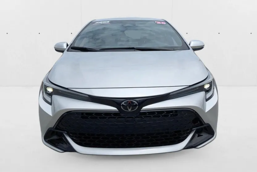 2025 Toyota Corolla SE photo 1