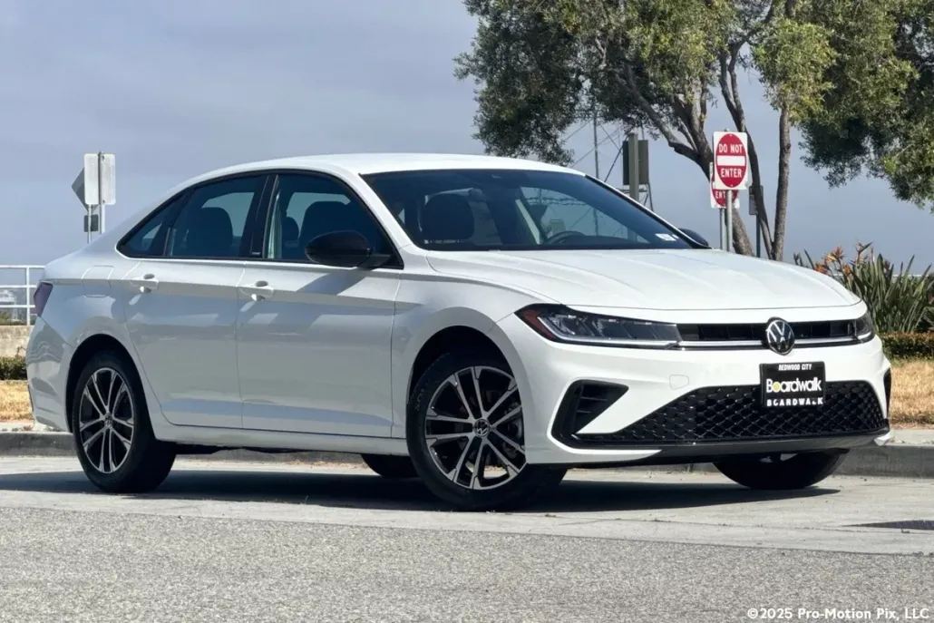 2025 Volkswagen Jetta 1.5T Sport photo 1