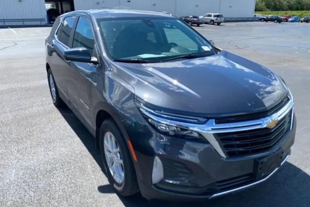 2022 Chevrolet Equinox LT photo 1
