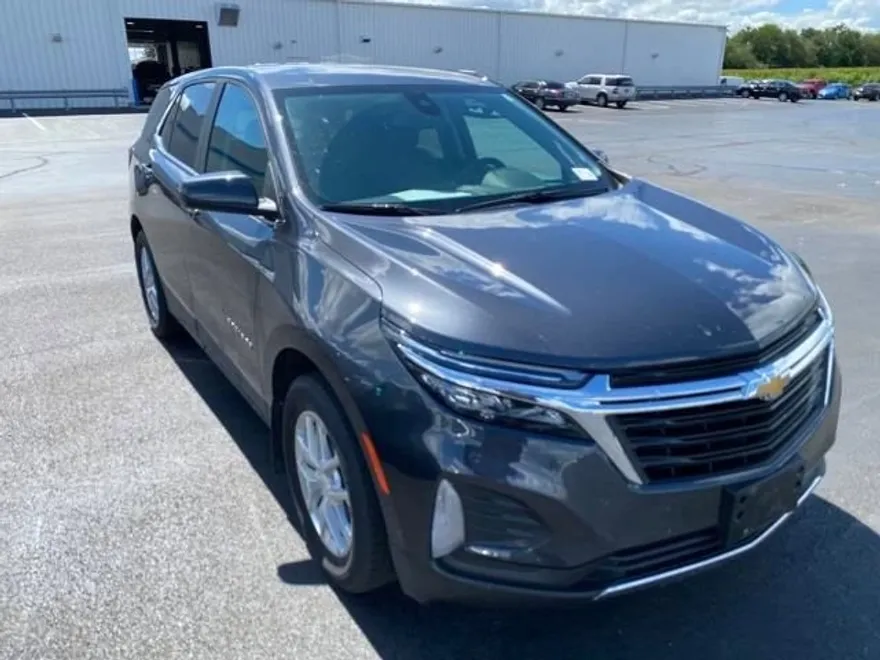 2022 Chevrolet Equinox LT photo 1