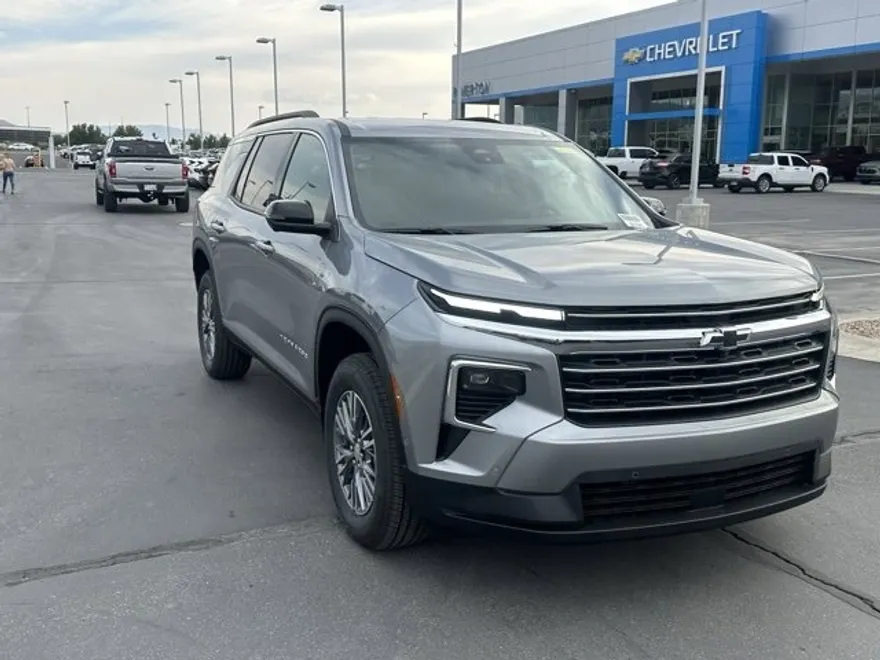 2026 Chevrolet Traverse photo 1