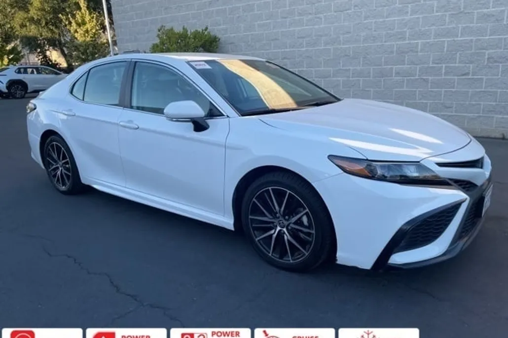2023 Toyota Camry SE photo 1